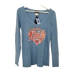 New York Knicks NEW V-neck long Sleeve Shirt Heather Blue Medium Team Sports Fan